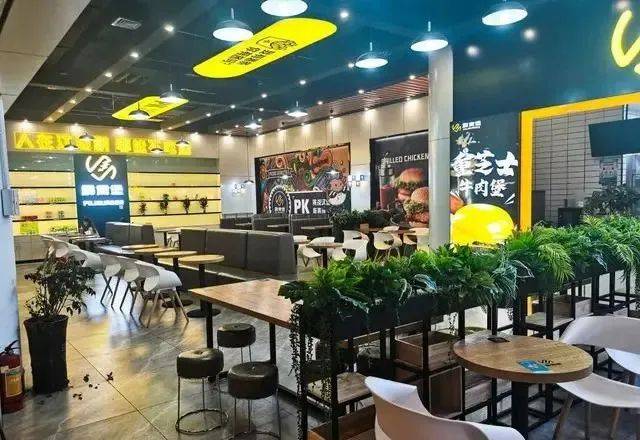 易烊千玺起诉汉堡店，双方都喊冤