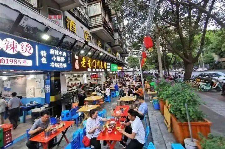 允许餐饮外摆，这个政策不简单