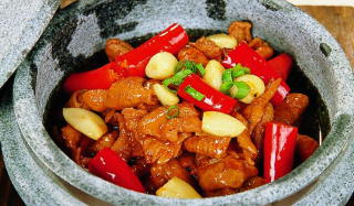 石锅黑椒肥肠
