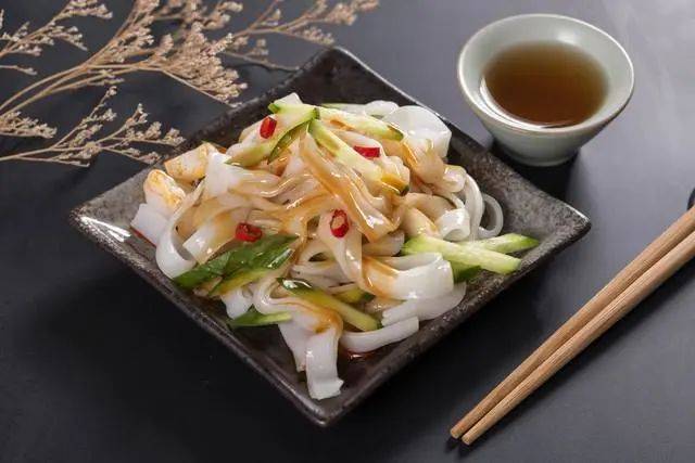 又被罚了,凉皮里也不能放黄瓜了吗?