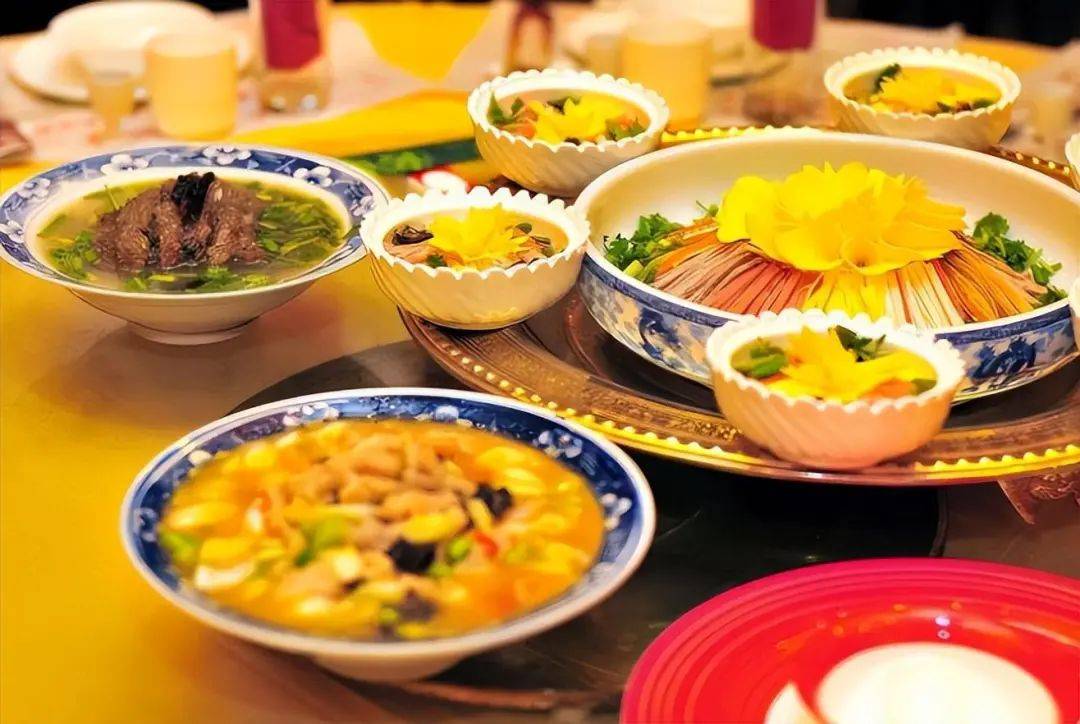 专家建议:暂停流水席,要经营先办餐饮许可证!