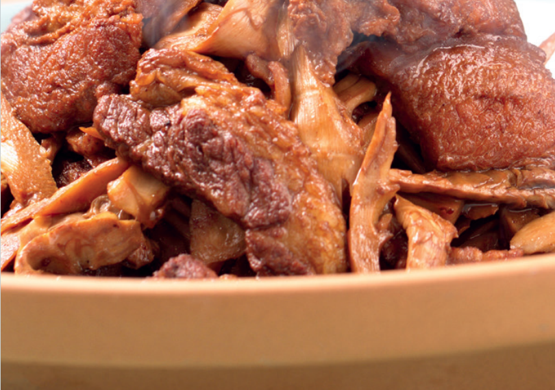 两种特色食材烹制：笋干烧咸肉