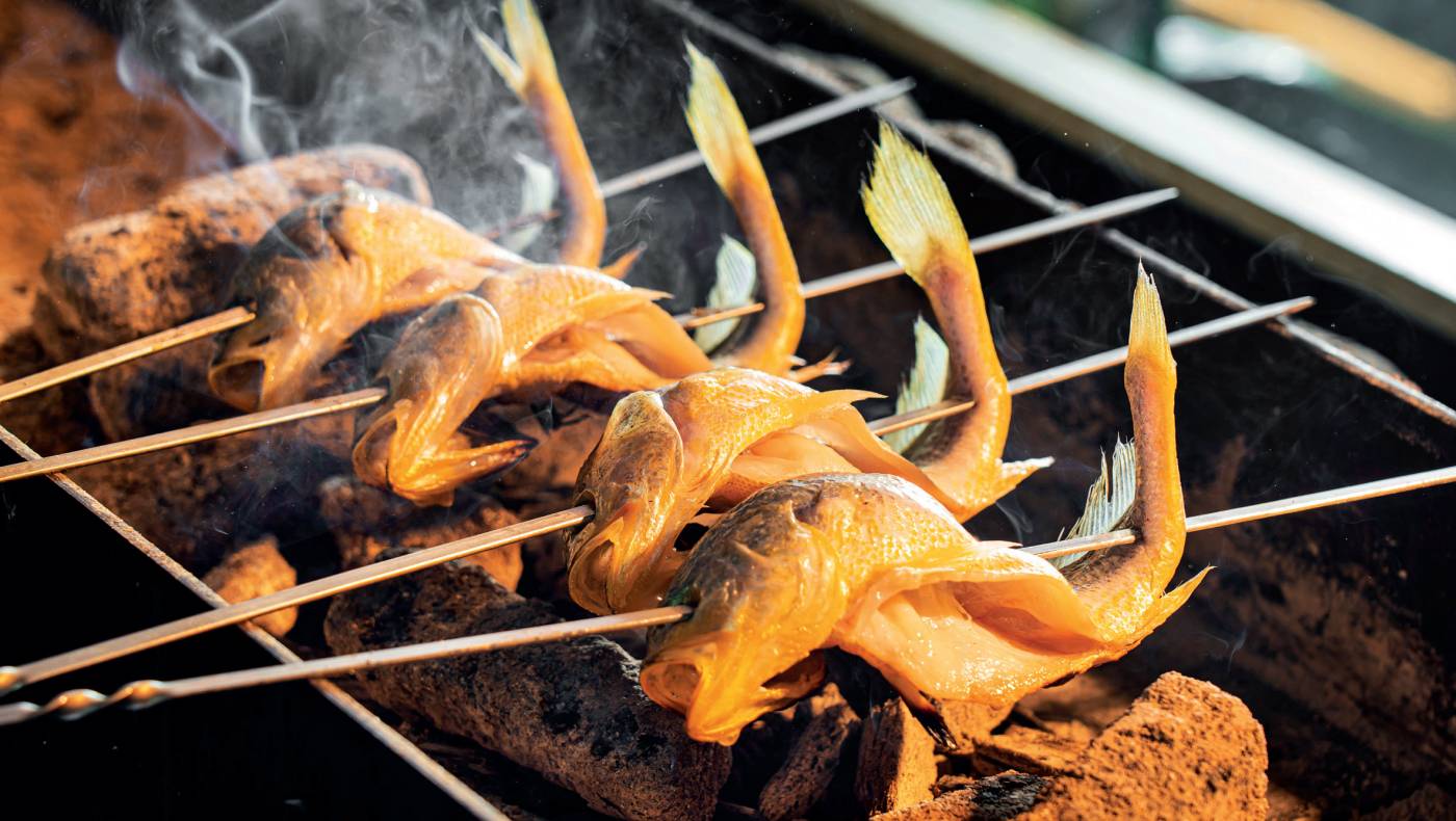 烤黄花鱼：腌鱼汁祛腥入味