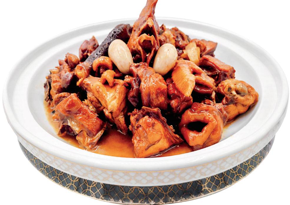 大姜片先炸透，炒鸡提鲜
