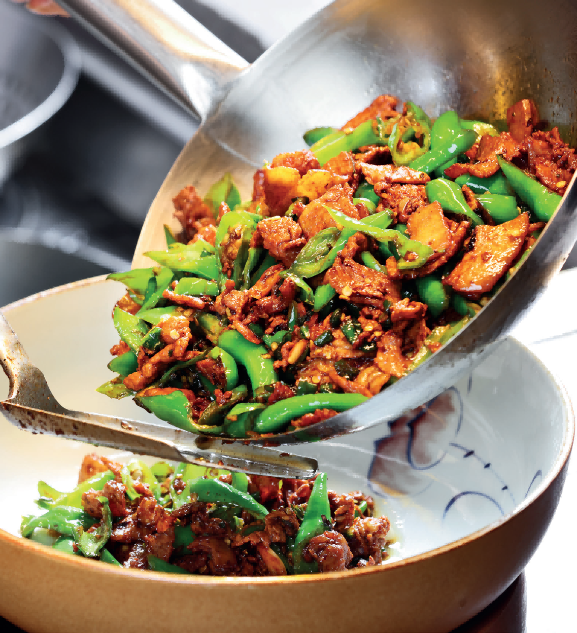 同行还在卷价格，小女当家已“卷价值”！全时段模型店亮相